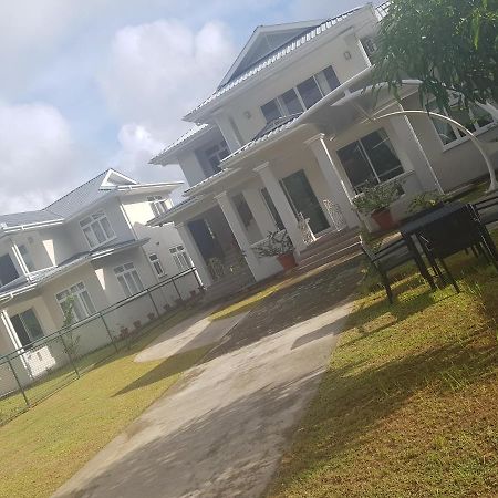 Maison Cattleya Selfcatering Apartment อองซ์รอแยล ภายนอก รูปภาพ