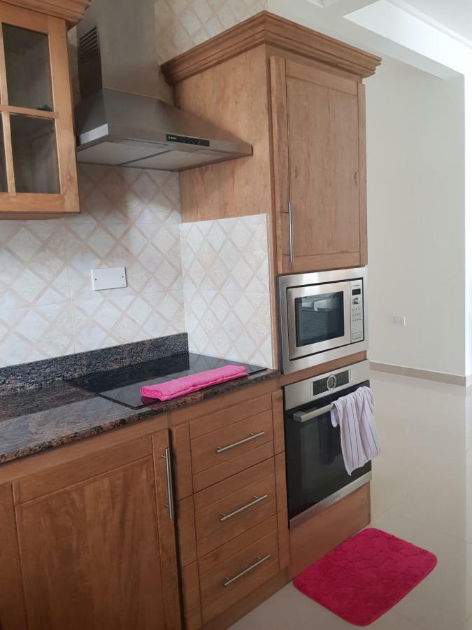 Maison Cattleya Selfcatering Apartment อองซ์รอแยล ภายนอก รูปภาพ