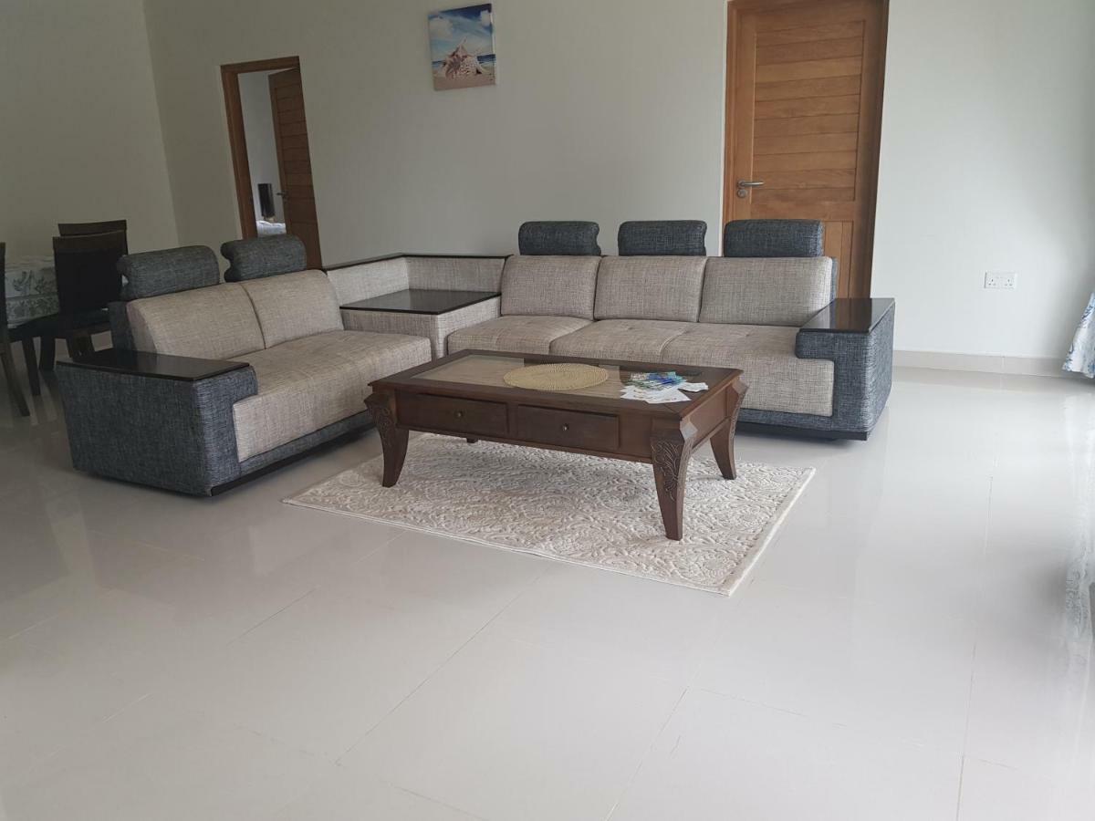 Maison Cattleya Selfcatering Apartment อองซ์รอแยล ภายนอก รูปภาพ