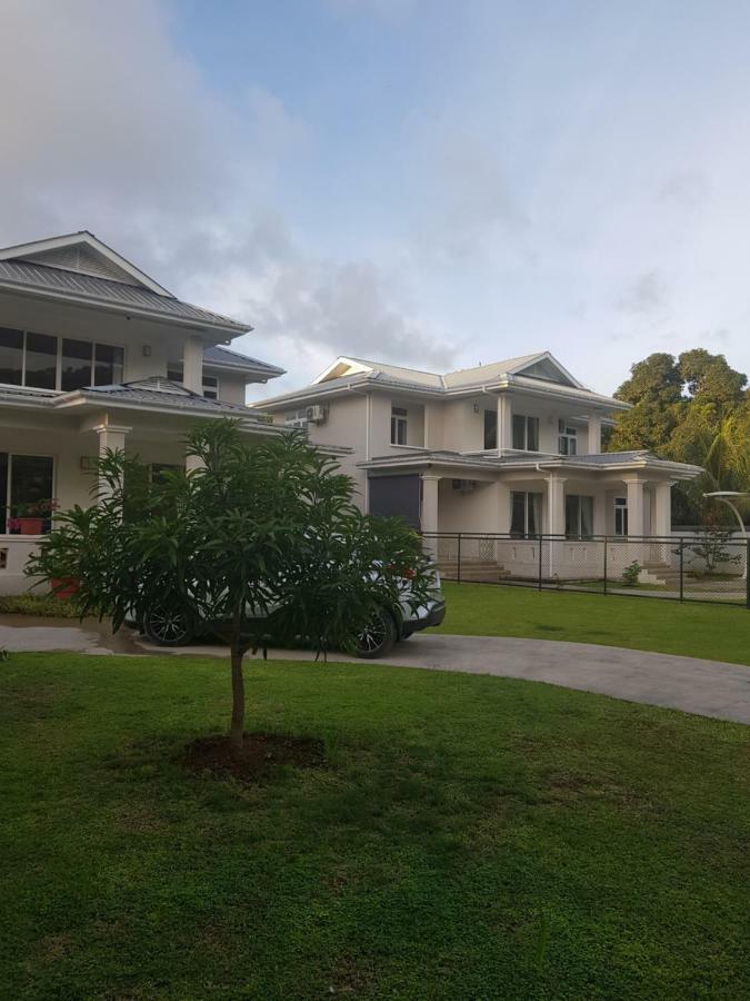 Maison Cattleya Selfcatering Apartment อองซ์รอแยล ภายนอก รูปภาพ