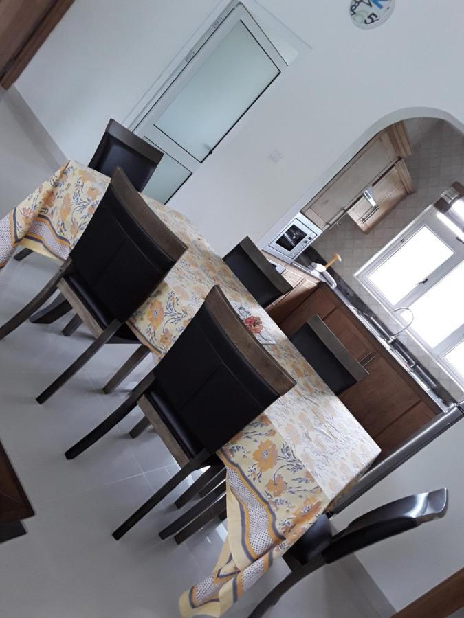 Maison Cattleya Selfcatering Apartment อองซ์รอแยล ภายนอก รูปภาพ