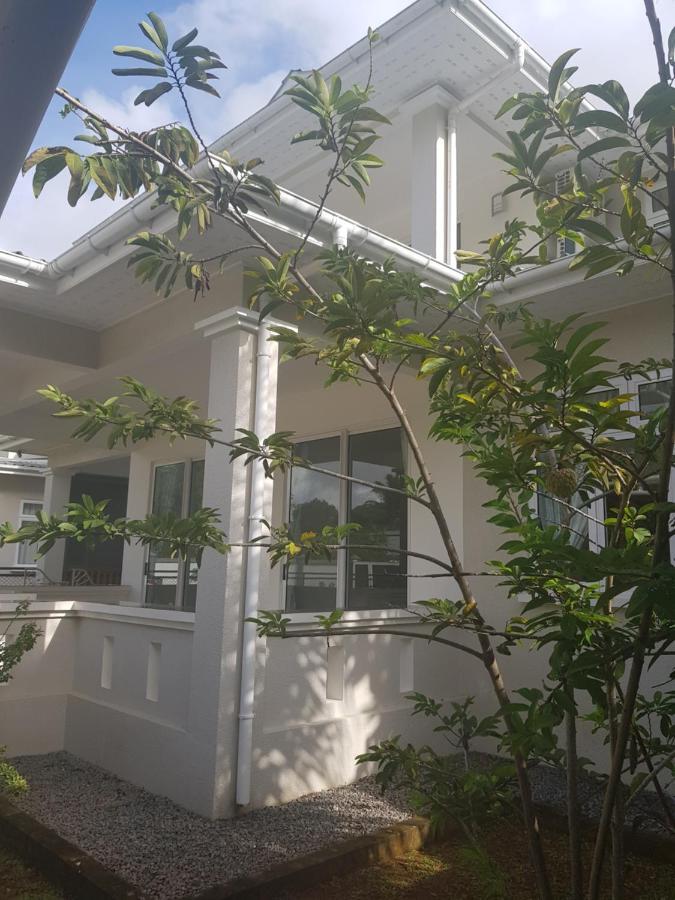 Maison Cattleya Selfcatering Apartment อองซ์รอแยล ภายนอก รูปภาพ