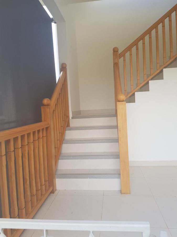 Maison Cattleya Selfcatering Apartment อองซ์รอแยล ภายนอก รูปภาพ