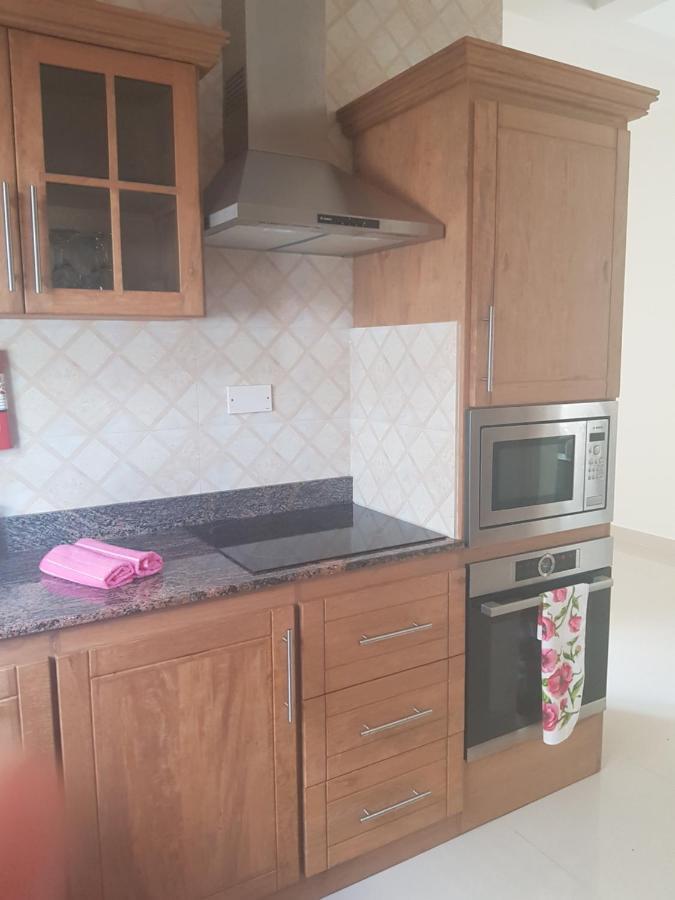 Maison Cattleya Selfcatering Apartment อองซ์รอแยล ภายนอก รูปภาพ