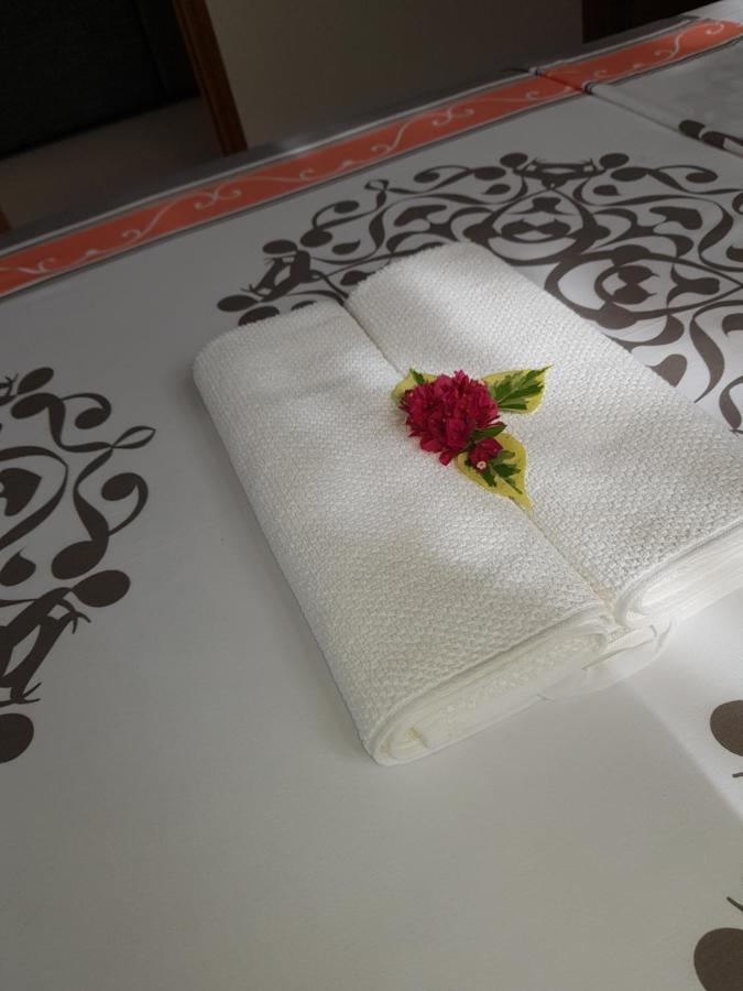 Maison Cattleya Selfcatering Apartment อองซ์รอแยล ภายนอก รูปภาพ