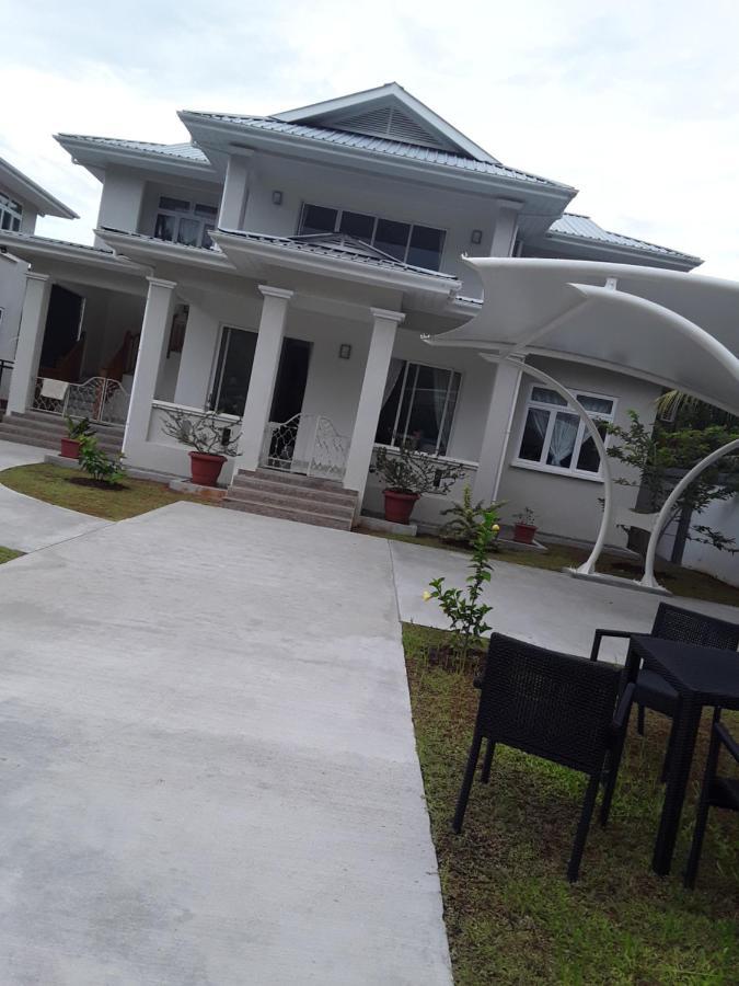 Maison Cattleya Selfcatering Apartment อองซ์รอแยล ภายนอก รูปภาพ