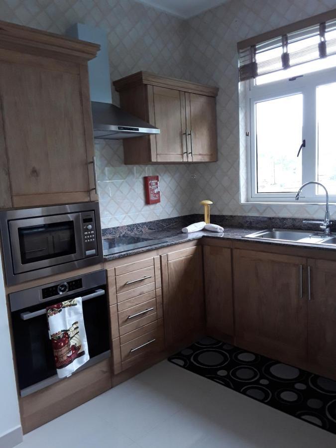 Maison Cattleya Selfcatering Apartment อองซ์รอแยล ภายนอก รูปภาพ