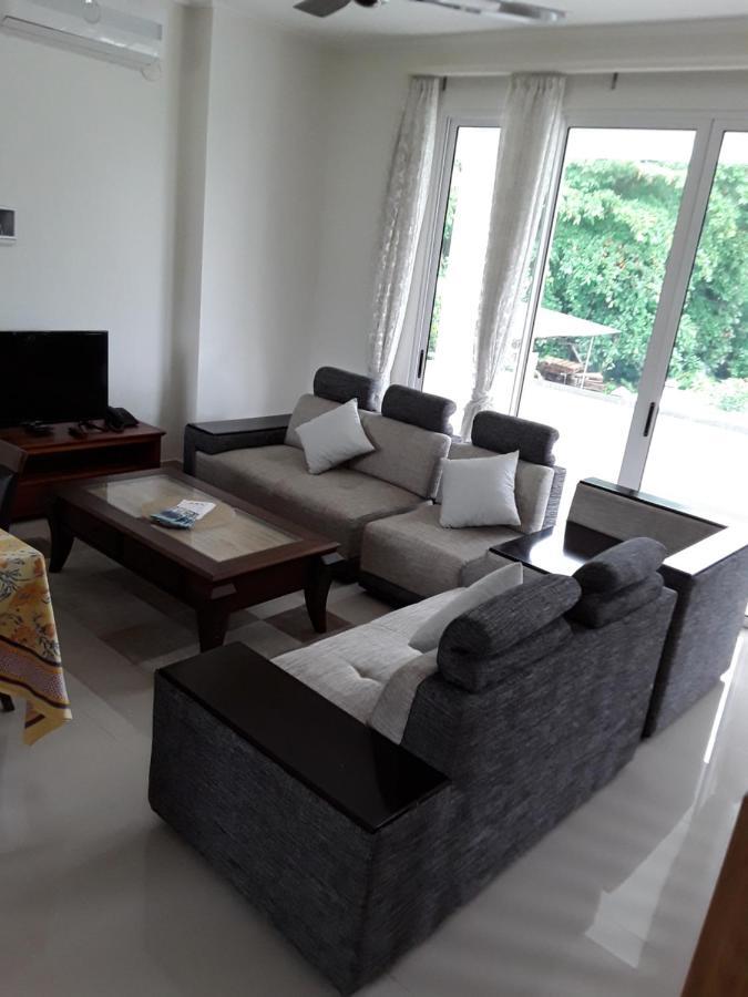 Maison Cattleya Selfcatering Apartment อองซ์รอแยล ภายนอก รูปภาพ