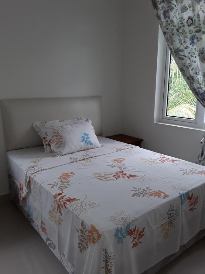 Maison Cattleya Selfcatering Apartment อองซ์รอแยล ภายนอก รูปภาพ