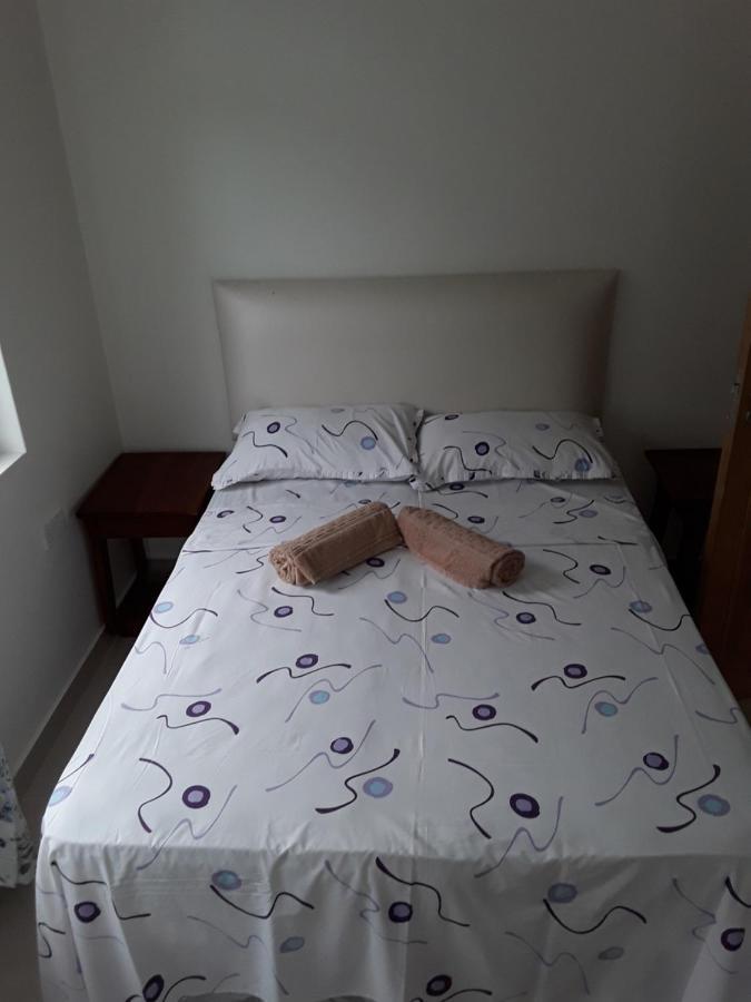 Maison Cattleya Selfcatering Apartment อองซ์รอแยล ภายนอก รูปภาพ